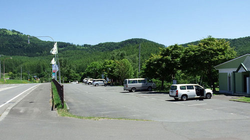 かなやま湖畔キャンプ場　駐車場
