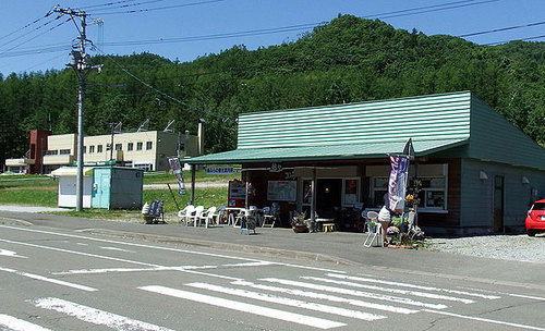 かなやま湖畔キャンプ場前の売店