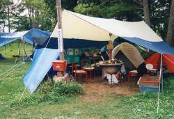 鳥沼公園キャンプ場の長期滞在者のテント