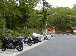 2002-07-13-羅臼温泉野営場の駐車場