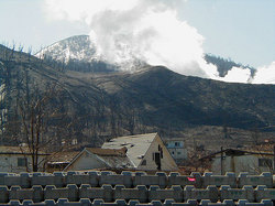 2004-04-07-有珠山噴火の爪痕