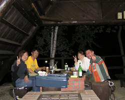 2005-07-23-キャンプ場で知り合ったライダーと夫婦のサムネール画像