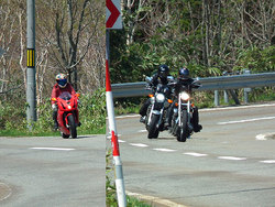 2012-05-13-雲石峠にて後続車を待つ