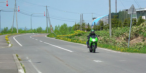2012-05-20-ケン＆メリーの丘の前でのりカラ君のZX-9R