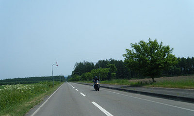 2012-06-30-ナイタイ高原ですれ違うバイク