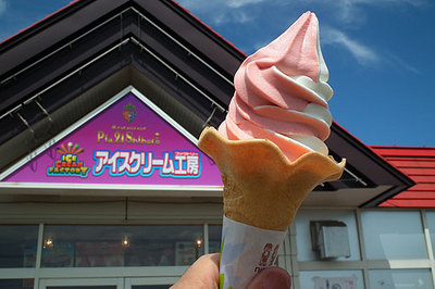 2012-07-13-道の駅「しほろ」のソフトクリーム