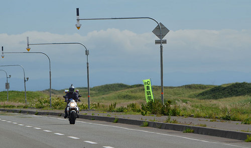 2012-08-24-オロロンラインを走り去るバイク
