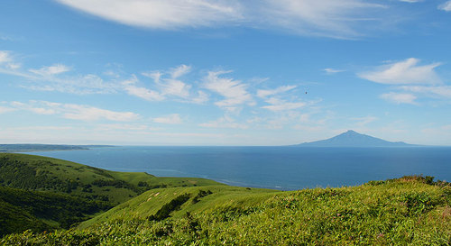 2012-08-25-利礼の丘から利尻島を望む