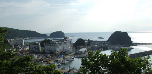 2008-07-04-ウトロ漁港とオロンコ岩