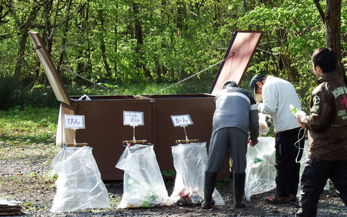 2015-05-10-東大沼でゴミ回収をしてくれる男性