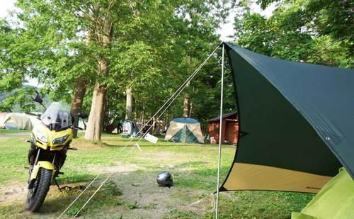 2015-08-09-和琴湖畔キャンプ場でテント設営完了