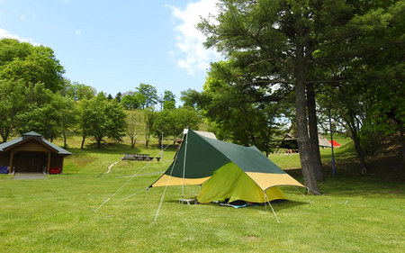 2016-05-28-上富良野日の出公園でテント設営完了