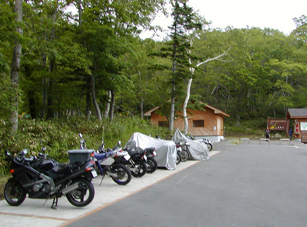 http://lip-hokkaido.com/pocky/p_img/2002/2002-07-13-rausu_camp_parking.jpg